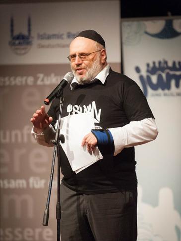 الحاخام اليهودي فالتر روتشيلد في إحدى الفعاليات الحوارية: وي صلام. photo: Arne List/DW