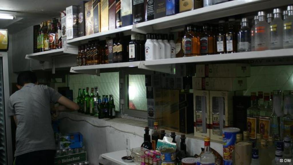 أحد محلات المشروبات الكحولية ببغداد