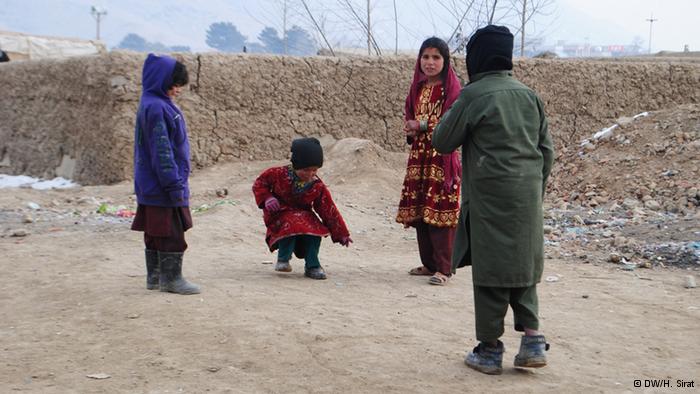 Afghan children playing (photo: DW/H. Sirat)