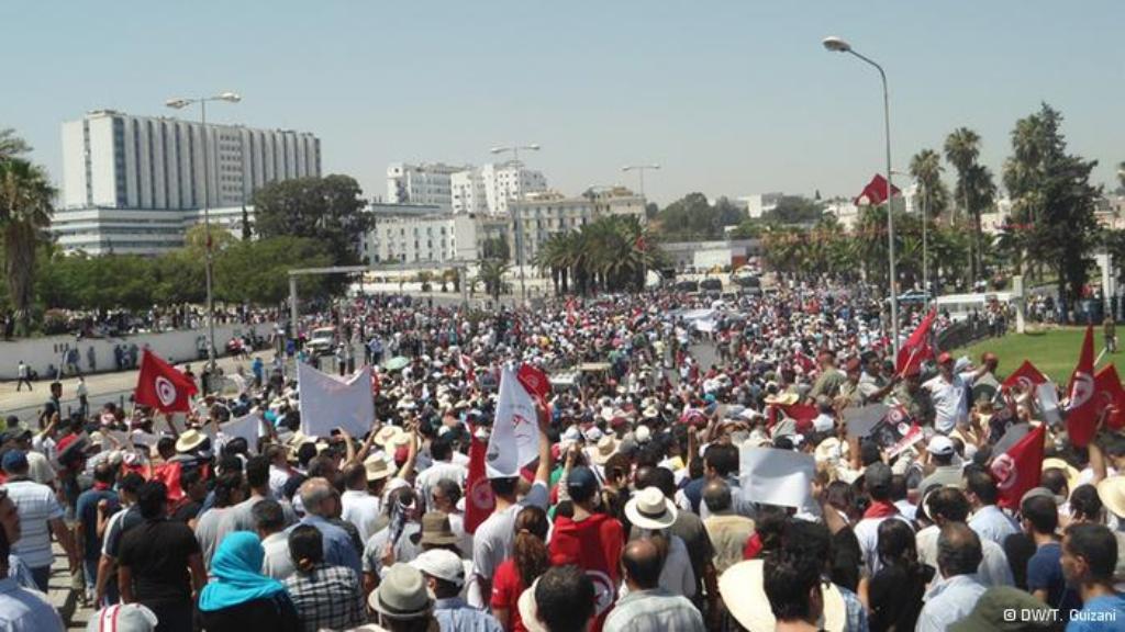 مظاهرات احتجاجية في تونس بعد اغتيال معارض يساري