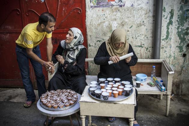 Abed and some old women on a street in the Shatila refugee camp (photo: Mohammad Reza Hassani)