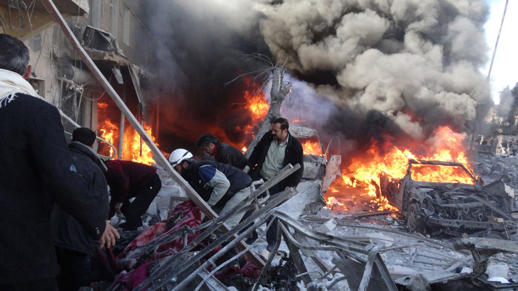 Syrische Luftwaffe bombadiert Aleppo mit Fassbomben; Foto: Getty Images