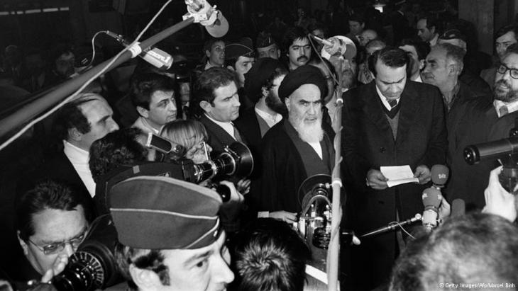 Ayatollah Khomeini at a press conference in France (photo: Getty Images/Afp/Marcel Binh)