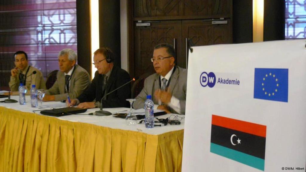 بتكليف من المفوضية الأوروبية تساهم أكاديمية دويتشه فيله  DW في عملية إصلاح الإعلام العمومي في ليبيا حتى تصبح قنواته مؤسسات مستقلة خاضعة لضوابط المعايير المهنية.