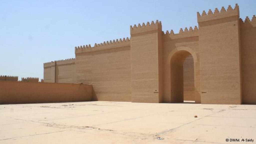 أحد جدران مدينة بابل القديمة