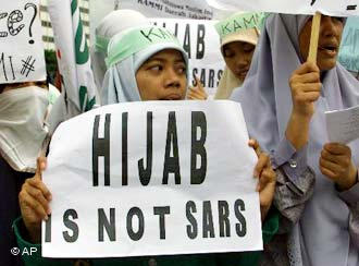 Indonesian Muslims protesting against France's decision to ban Muslim headscarves and other religious apparel in public schools in 2004 (photo: AP)