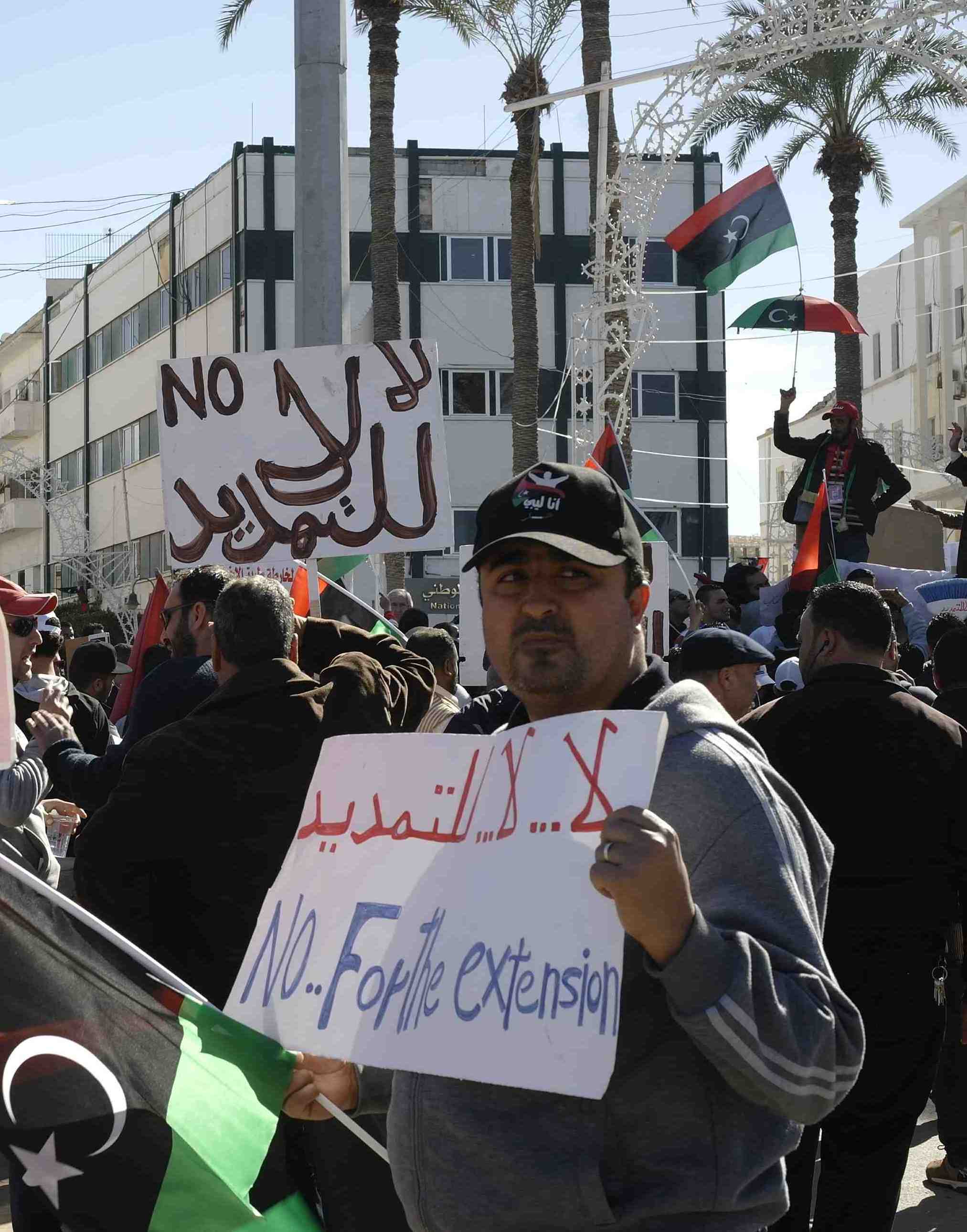 "Nein zur Verlängerung": Demonstranten in Tripolis fordern Auflösung des Parlaments; Foto: Valerie Stocker