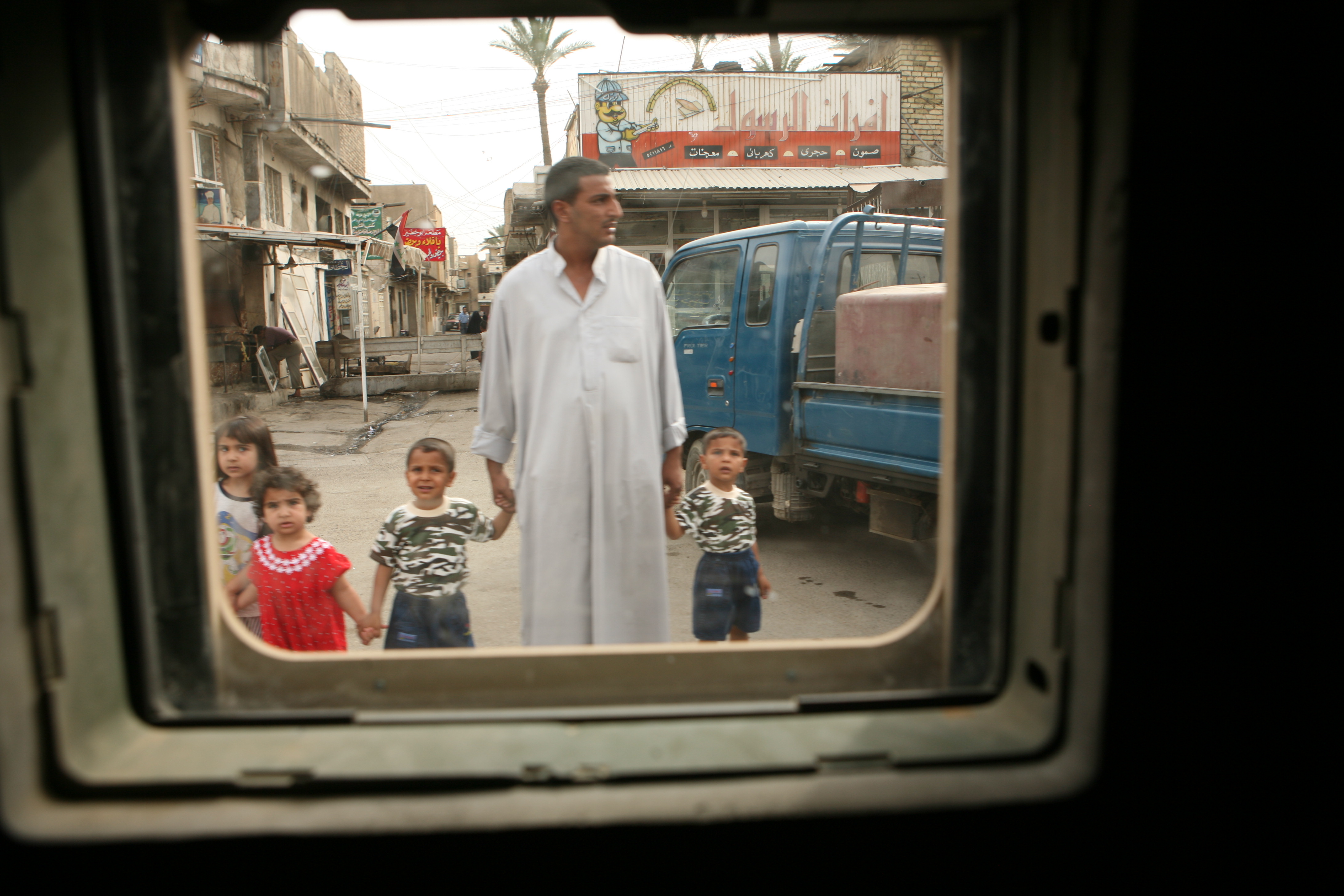 Iraqi civilians (photo: Michael Kamber)