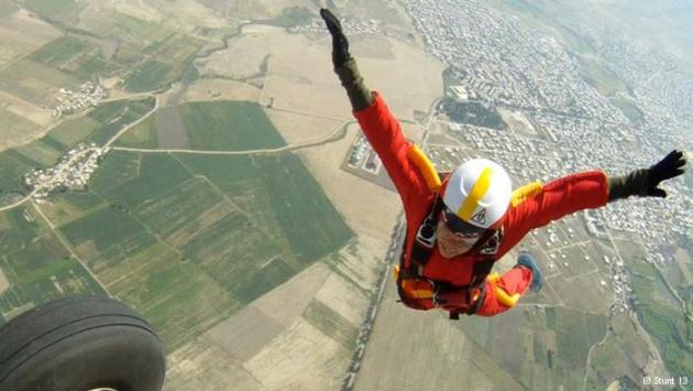 Mahsa Ahmadi skydiving in 2012 (photo: Stunt 13)