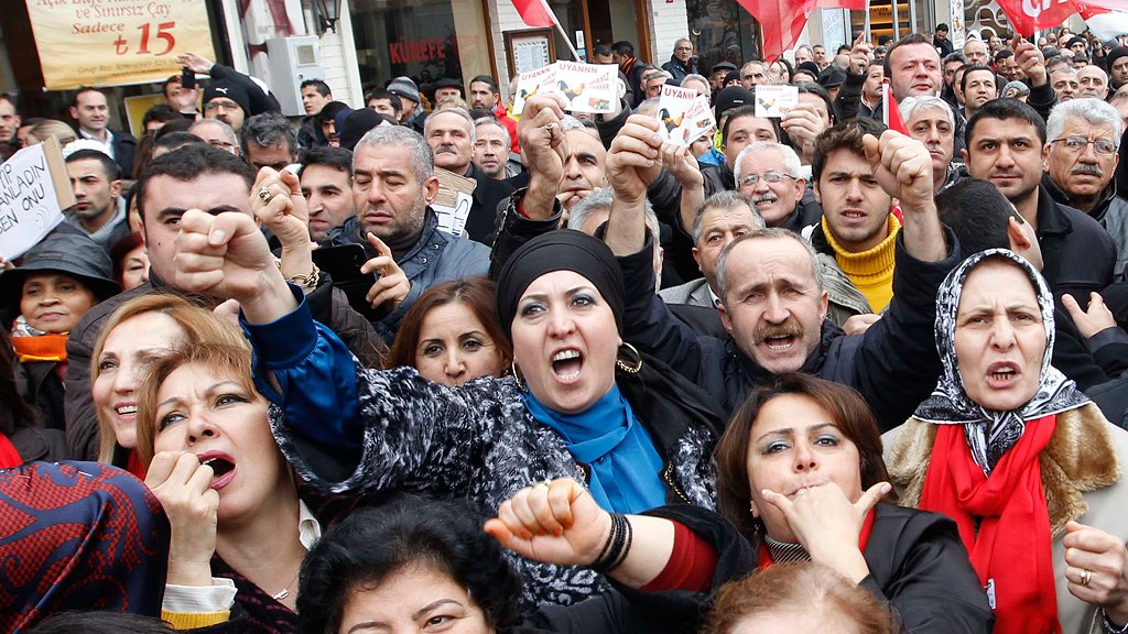 Oppositionelle demonstrieren gegen die Erdogan-Regierung in Istanbul