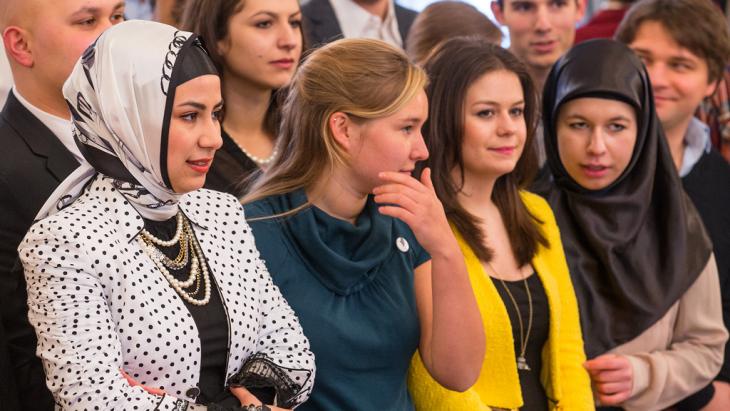 Young people attending the German Islam Conference (photo: dpa/picture-alliance)
