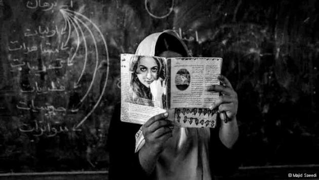 A woman reading (photo: Majid Saeedi)