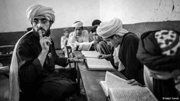 A teacher and pupils at a Koran school (photo: Majid Saeedi)