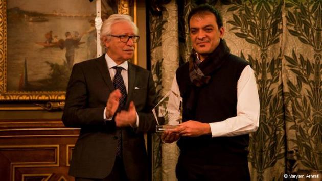 Majid Saeedi receiving an award (photo: Maryam Ashrafi)