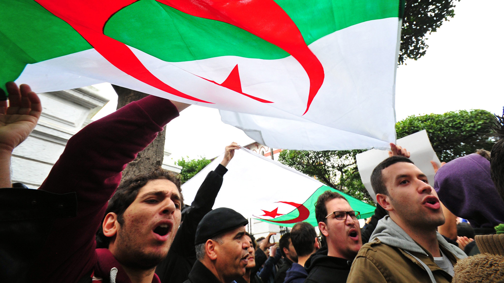 Supporters of the "Barakat!" movement in Algiers voicing their outrage at Bouteflika's decision to run for a fourth term (photo: picture-alliance/dpa)