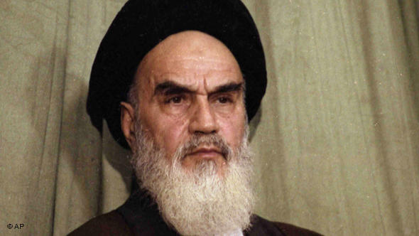 Ayatollah Khomeini während einer Pressekonferenz in Teheran am 1. Februar 1979; Foto: AP