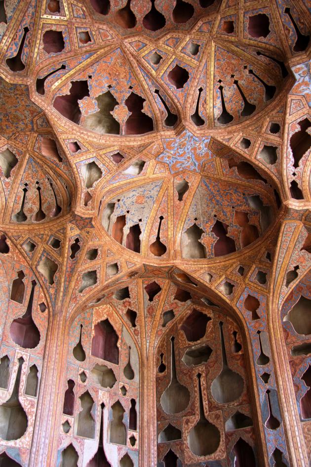 Music room in Ali-Qapu Palace in Isfahan (photo: Shohreh Karimian/Johannes Ziemer)