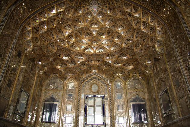 Interior of the Chehel Sotun Palace in Isfahan (photo: Shohreh Karimian/Johannes Ziemer)