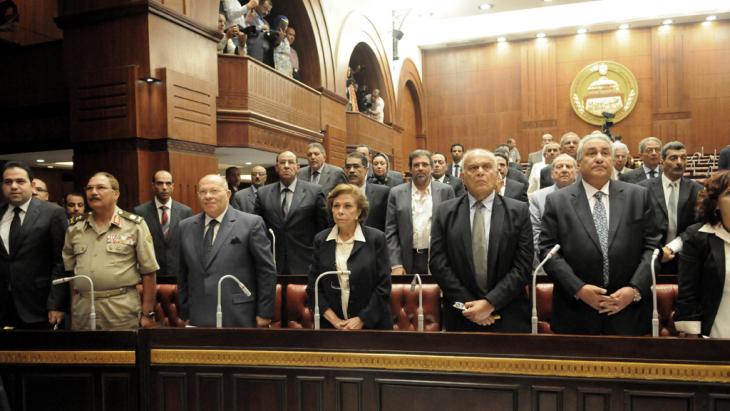 Members of the Constituent Assembly during its first meeting in Cairo on 8 September 2013 (photo: picture-alliance/landov)