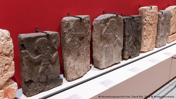 Exhibits at the Oppenheim exhibition at the Art and Exhibition Hall of the Federal Republic of Germany in Bonn (photo: David Ertl, Bundeskunsthalle)