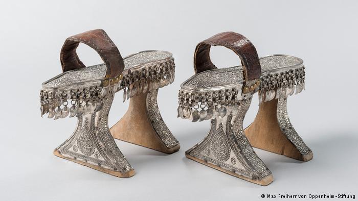 Turkish bathing stilts from the eighteenth or nineteenth century (photo: Max Freiherr von Oppenheim-Stiftung)