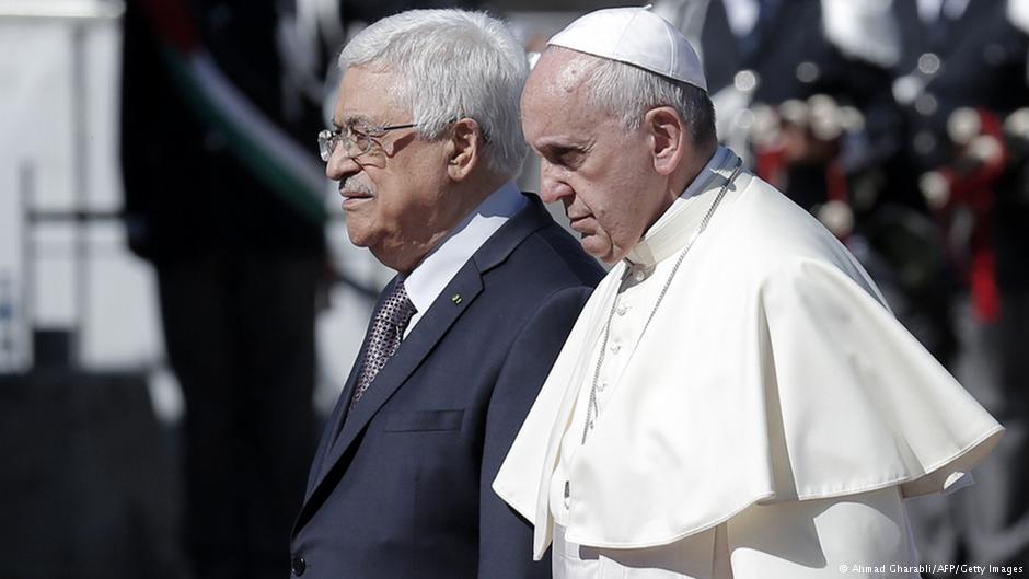 Palestinian President Mahmous Abbas (left) and Pope Francis  (photo: Ahmad Gharabli/AFP/Getty Images)