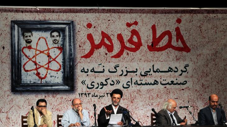 An Iranian panel discussion about the "red line" in the negotiations with the West (photo: IRNA)