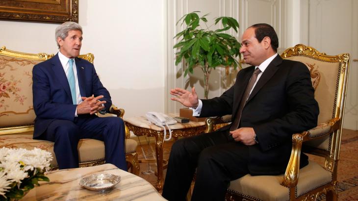 Secretary of State John Kerry (left) and Egyptian President Abdul Fattah al-Sisi (photo: Reuters)