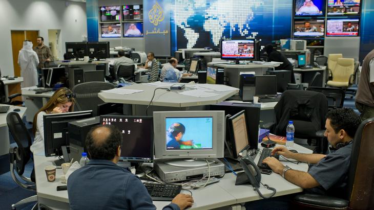 The newsroom at Al Jazeera in Doha (photo: dpa/picture-alliance)