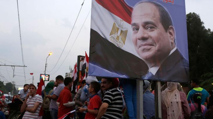 Supporters of Egyptian President Abdul Fattah al-Sisi in Cairo (photo: Reuters)