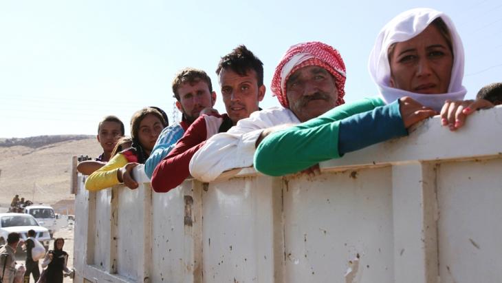 Iraqi Yazidis fleeing Sinjar arrive in Fishkhabour, Dohuk province, Iraq (photo: Reuters)