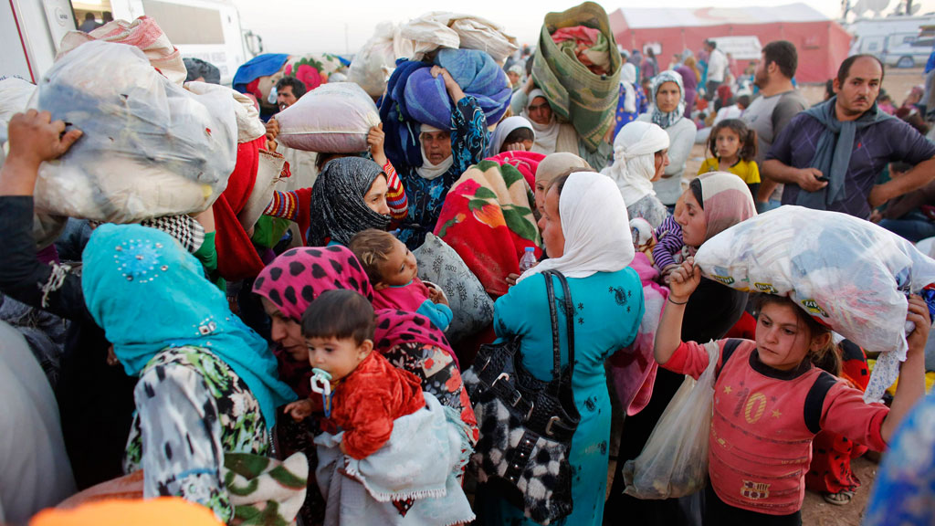 Syrian refugees with their belongings in Turkey (photo: Reuters/Murad Sez)