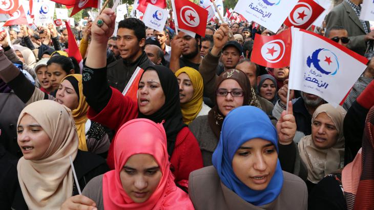 Ennahda supporters in Tunis on 20 March 2014 (photo: picture-alliance/dpa)