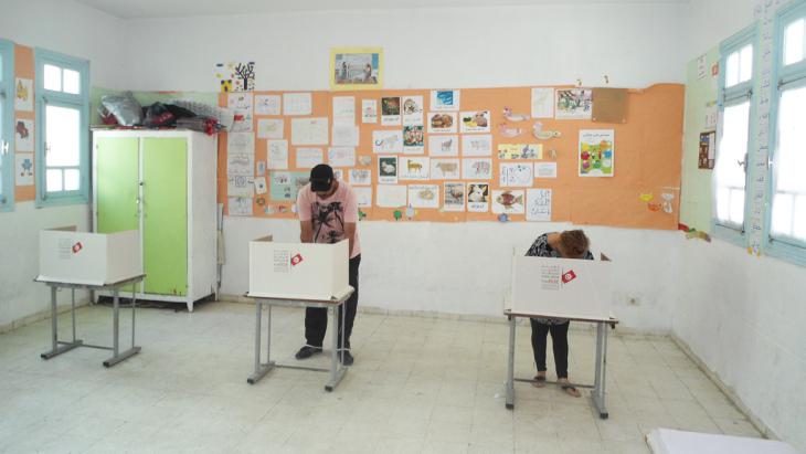 Polling station in Tunisia (photo: DW)