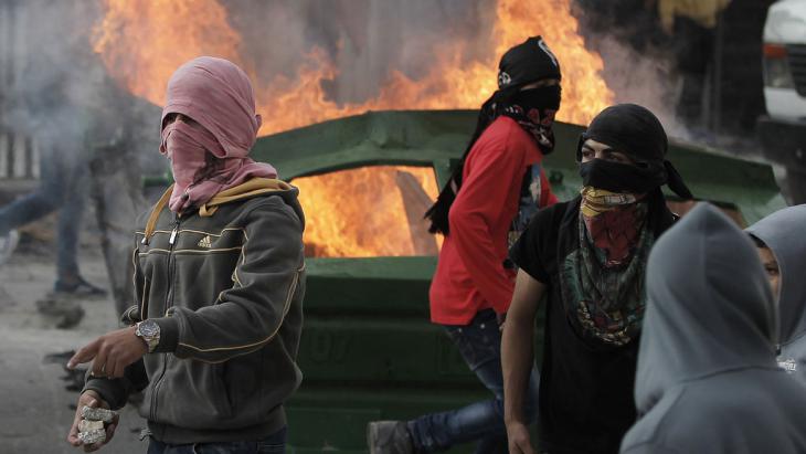 Palestinian youths in Shuafat, Jerusalem on 5 November 2014 (photo: Mohamad Gharabi/AFP/Getty Images