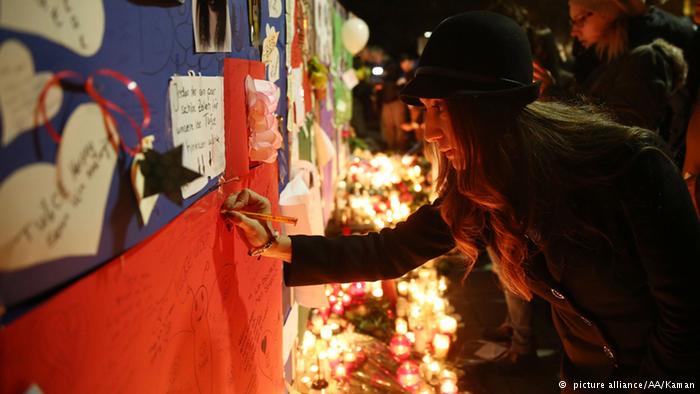 اتخذ الآلاف من شبكات التواصل الاجتماعي منبرا للتعبير عن حزنهم لوفاة توتشه. 
