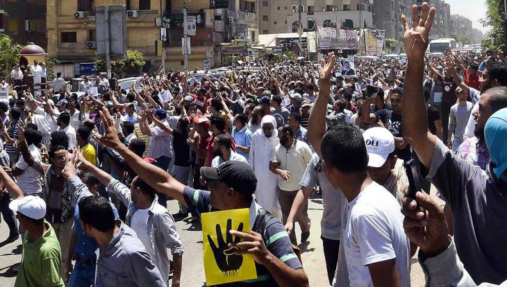 Muslim Brotherhood supporters in Cairo demonstrating against the ousting of Mohammed Morsi and the massacre of Rabia Square (photo: dpa)
