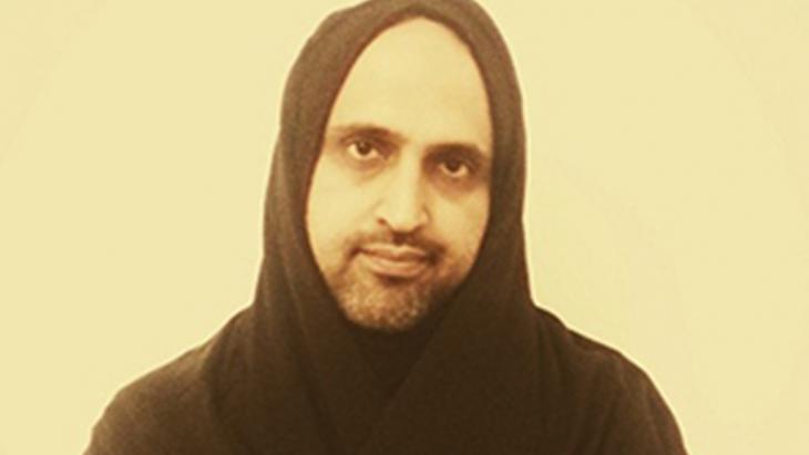 Abdullah Hamidaddin wearing his daughter's abaya (photo: Abdullah Hamidaddin)
