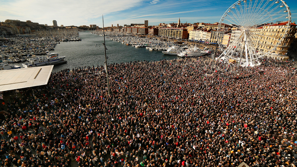 Crowds attend a rally in Marseille on 11 January 2015 (photo: picture-alliance/dpa/Florian)