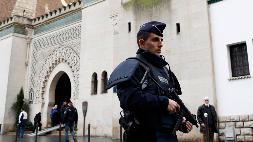 A French policeman stands in front of the entrance to the Grand Mosque in Paris as French Muslims gather for Friday prayers, 9 January 2015 (photo: Reuters/Y. Boudlal)