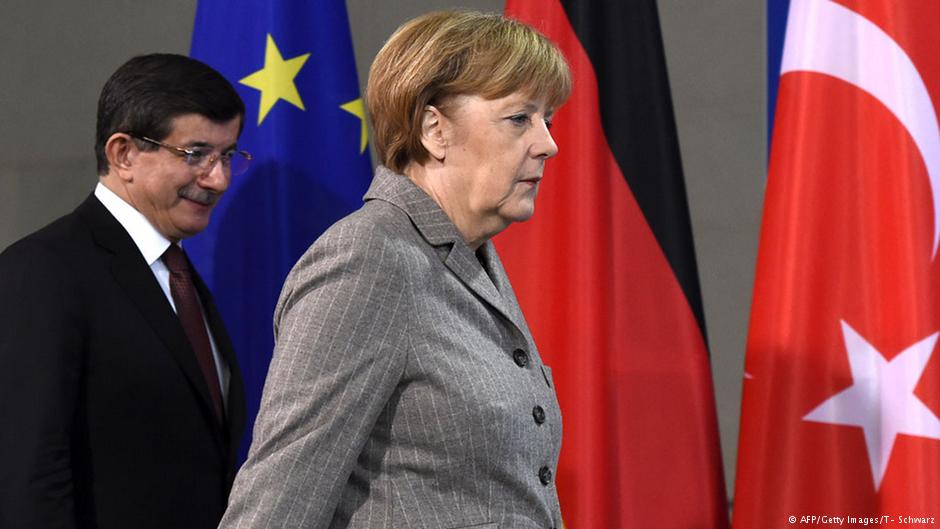 German Chancellor Angela Merkel (right) and Turkish Prime Minister Ahmet Davutoglu, 12 January 2015 (photo: AFP/Getty Images/T- Schwarz)
