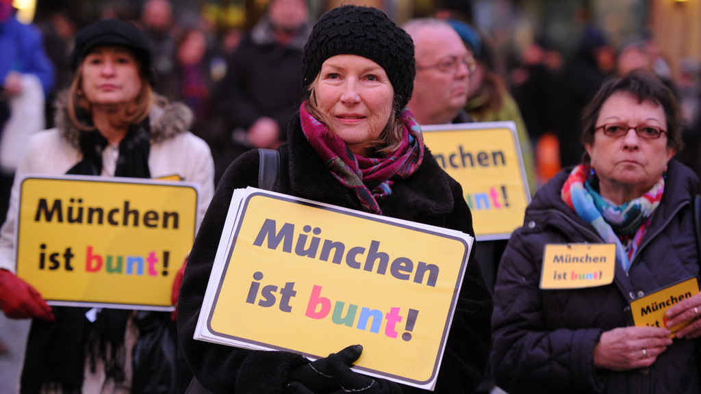 Anti-Pegida demonstrators in Munich (photo: picture-alliance/dpa/T. Hase)