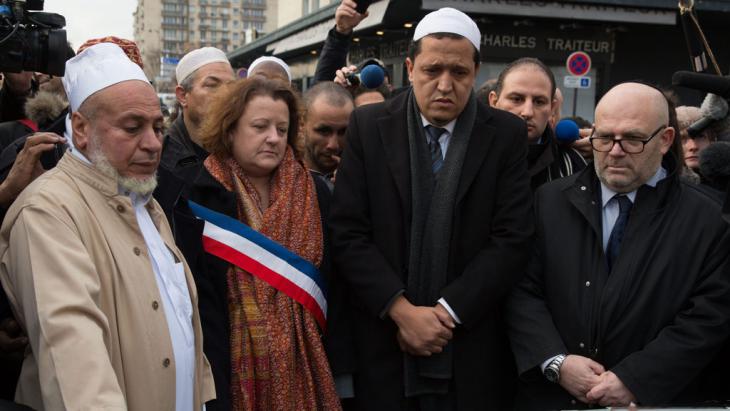 French Muslims express their sadness after the attacks in Paris (photo: picture-alliance/dpa/Matthieu de Martignac)
