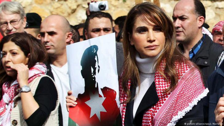 Queen Rania of Jordan joins the protests against IS's killing of the Jordanian pilot, Amman, 6 February 2015 (photo: picture-alliance/epa/J. Nasrallah)