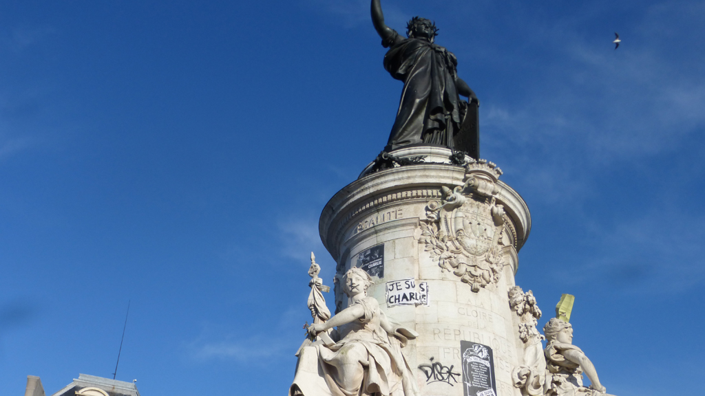 Statue of Marianne, Symbol of France, with “Charlie Hebdo” graffiti (photo: DW/E. Bryant)
