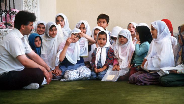 Young children at a Koran school in Turkey (photo: picture-alliance/dpa)