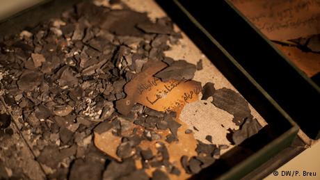 ووصل التدمير والحرق إلى مكتبة تمبكتو التي تحوي آلاف المخطوطات الإسلامية القيمة التي تعود للقرن 13 الميلادي. واتهمت حكومة مالي التنظيمات الجهادية بحرقها.