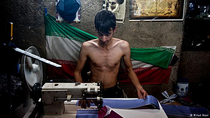 Afghan worker without shirt (photo: Milad Alaei)