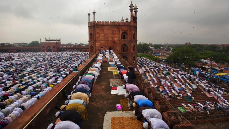Muslims praying in the Great Mosque (Jama Masjid) in New Delhi (photo: Reuters)