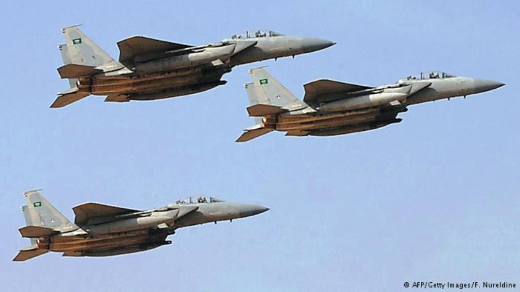 مقاتلات سعودية ضمن عملية "عاصفة الحزم" العسكرية ضد الحوثي وصالح في اليمن: صراع عربي إيراني 